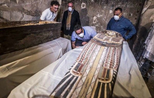 Louxor : Un tombeau, deux sarcophages et plus ...